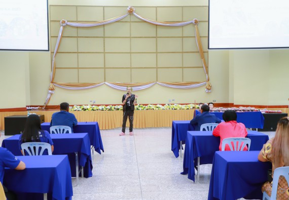 ภาพกิจกรรม  คณะวิทยาศาสตร์และเทคโนโลยี จัดกิจกรรมการอบรมเชิงปฏิบัติการ เรื่อง การเป็นช่างตัดผมอย่างมืออาชีพ ตามโครงการพัฒนาคุณภาพชีวิตและยกระดับเศรษฐกิจฐานราก