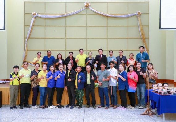 ภาพกิจกรรม  คณะวิทยาศาสตร์และเทคโนโลยี จัดกิจกรรมการอบรมเชิงปฏิบัติการ เรื่อง การเป็นช่างตัดผมอย่างมืออาชีพ ตามโครงการพัฒนาคุณภาพชีวิตและยกระดับเศรษฐกิจฐานราก