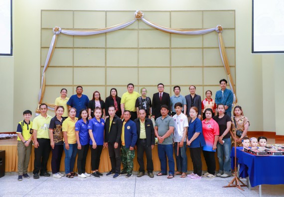 ภาพกิจกรรม  คณะวิทยาศาสตร์และเทคโนโลยี จัดกิจกรรมการอบรมเชิงปฏิบัติการ เรื่อง การเป็นช่างตัดผมอย่างมืออาชีพ ตามโครงการพัฒนาคุณภาพชีวิตและยกระดับเศรษฐกิจฐานราก