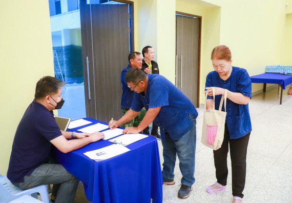 ภาพกิจกรรม  คณะวิทยาศาสตร์และเทคโนโลยี จัดกิจกรรมการอบรมเชิงปฏิบัติการ เรื่อง การเป็นช่างตัดผมอย่างมืออาชีพ ตามโครงการพัฒนาคุณภาพชีวิตและยกระดับเศรษฐกิจฐานราก