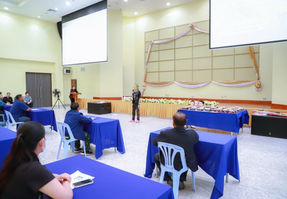 ภาพกิจกรรม  คณะวิทยาศาสตร์และเทคโนโลยี จัดกิจกรรมการอบรมเชิงปฏิบัติการ เรื่อง การเป็นช่างตัดผมอย่างมืออาชีพ ตามโครงการพัฒนาคุณภาพชีวิตและยกระดับเศรษฐกิจฐานราก