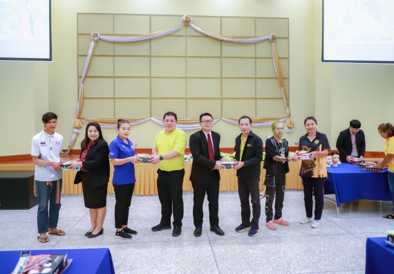 ภาพกิจกรรม  คณะวิทยาศาสตร์และเทคโนโลยี จัดกิจกรรมการอบรมเชิงปฏิบัติการ เรื่อง การเป็นช่างตัดผมอย่างมืออาชีพ ตามโครงการพัฒนาคุณภาพชีวิตและยกระดับเศรษฐกิจฐานราก