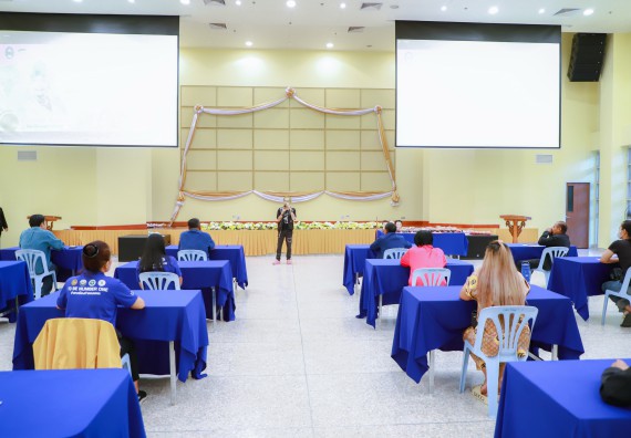 ภาพกิจกรรม  คณะวิทยาศาสตร์และเทคโนโลยี จัดกิจกรรมการอบรมเชิงปฏิบัติการ เรื่อง การเป็นช่างตัดผมอย่างมืออาชีพ ตามโครงการพัฒนาคุณภาพชีวิตและยกระดับเศรษฐกิจฐานราก