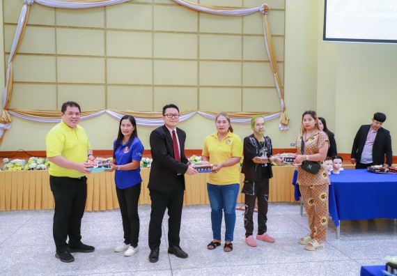 ภาพกิจกรรม  คณะวิทยาศาสตร์และเทคโนโลยี จัดกิจกรรมการอบรมเชิงปฏิบัติการ เรื่อง การเป็นช่างตัดผมอย่างมืออาชีพ ตามโครงการพัฒนาคุณภาพชีวิตและยกระดับเศรษฐกิจฐานราก