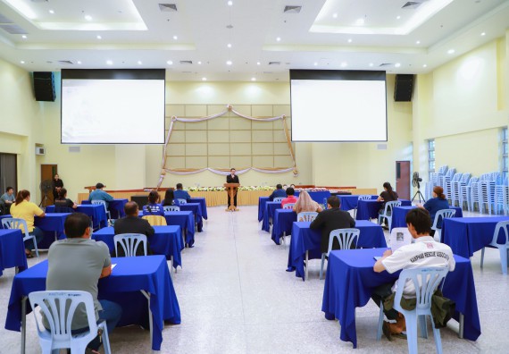 ภาพกิจกรรม  คณะวิทยาศาสตร์และเทคโนโลยี จัดกิจกรรมการอบรมเชิงปฏิบัติการ เรื่อง การเป็นช่างตัดผมอย่างมืออาชีพ ตามโครงการพัฒนาคุณภาพชีวิตและยกระดับเศรษฐกิจฐานราก