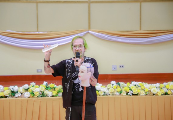 ภาพกิจกรรม  คณะวิทยาศาสตร์และเทคโนโลยี จัดกิจกรรมการอบรมเชิงปฏิบัติการ เรื่อง การเป็นช่างตัดผมอย่างมืออาชีพ ตามโครงการพัฒนาคุณภาพชีวิตและยกระดับเศรษฐกิจฐานราก