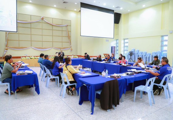 ภาพกิจกรรม  คณะวิทยาศาสตร์และเทคโนโลยี จัดกิจกรรมการอบรมเชิงปฏิบัติการ เรื่อง การเป็นช่างตัดผมอย่างมืออาชีพ ตามโครงการพัฒนาคุณภาพชีวิตและยกระดับเศรษฐกิจฐานราก