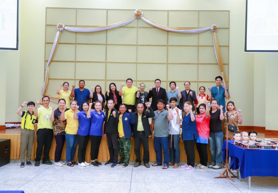 ภาพกิจกรรม  คณะวิทยาศาสตร์และเทคโนโลยี จัดกิจกรรมการอบรมเชิงปฏิบัติการ เรื่อง การเป็นช่างตัดผมอย่างมืออาชีพ ตามโครงการพัฒนาคุณภาพชีวิตและยกระดับเศรษฐกิจฐานราก