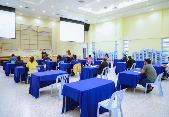 ภาพกิจกรรม  คณะวิทยาศาสตร์และเทคโนโลยี จัดกิจกรรมการอบรมเชิงปฏิบัติการ เรื่อง การเป็นช่างตัดผมอย่างมืออาชีพ ตามโครงการพัฒนาคุณภาพชีวิตและยกระดับเศรษฐกิจฐานราก