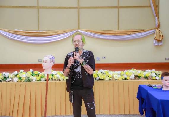 ภาพกิจกรรม  คณะวิทยาศาสตร์และเทคโนโลยี จัดกิจกรรมการอบรมเชิงปฏิบัติการ เรื่อง การเป็นช่างตัดผมอย่างมืออาชีพ ตามโครงการพัฒนาคุณภาพชีวิตและยกระดับเศรษฐกิจฐานราก