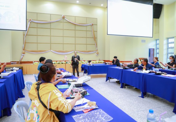 ภาพกิจกรรม  คณะวิทยาศาสตร์และเทคโนโลยี จัดกิจกรรมการอบรมเชิงปฏิบัติการ เรื่อง การเป็นช่างตัดผมอย่างมืออาชีพ ตามโครงการพัฒนาคุณภาพชีวิตและยกระดับเศรษฐกิจฐานราก