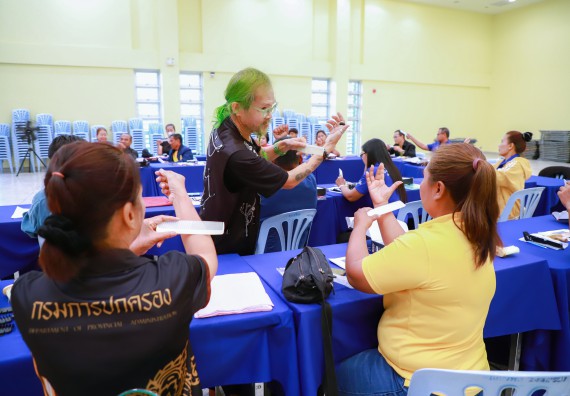 ภาพกิจกรรม  คณะวิทยาศาสตร์และเทคโนโลยี จัดกิจกรรมการอบรมเชิงปฏิบัติการ เรื่อง การเป็นช่างตัดผมอย่างมืออาชีพ ตามโครงการพัฒนาคุณภาพชีวิตและยกระดับเศรษฐกิจฐานราก