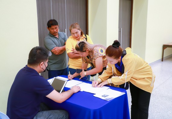 ภาพกิจกรรม  คณะวิทยาศาสตร์และเทคโนโลยี จัดกิจกรรมการอบรมเชิงปฏิบัติการ เรื่อง การเป็นช่างตัดผมอย่างมืออาชีพ ตามโครงการพัฒนาคุณภาพชีวิตและยกระดับเศรษฐกิจฐานราก