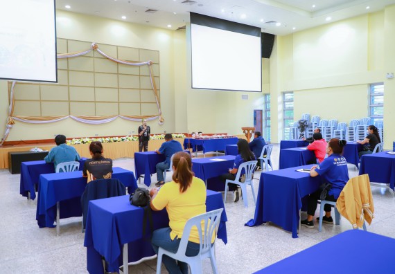 ภาพกิจกรรม  คณะวิทยาศาสตร์และเทคโนโลยี จัดกิจกรรมการอบรมเชิงปฏิบัติการ เรื่อง การเป็นช่างตัดผมอย่างมืออาชีพ ตามโครงการพัฒนาคุณภาพชีวิตและยกระดับเศรษฐกิจฐานราก