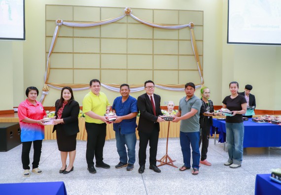 ภาพกิจกรรม  คณะวิทยาศาสตร์และเทคโนโลยี จัดกิจกรรมการอบรมเชิงปฏิบัติการ เรื่อง การเป็นช่างตัดผมอย่างมืออาชีพ ตามโครงการพัฒนาคุณภาพชีวิตและยกระดับเศรษฐกิจฐานราก