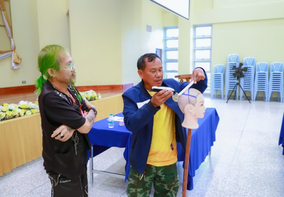 ภาพกิจกรรม  คณะวิทยาศาสตร์และเทคโนโลยี จัดกิจกรรมการอบรมเชิงปฏิบัติการ เรื่อง การเป็นช่างตัดผมอย่างมืออาชีพ ตามโครงการพัฒนาคุณภาพชีวิตและยกระดับเศรษฐกิจฐานราก