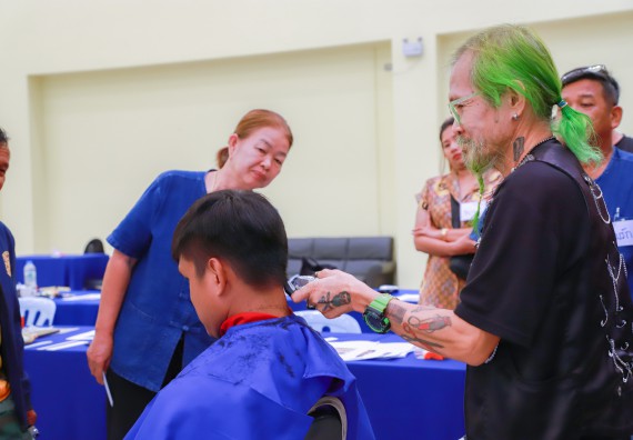 ภาพกิจกรรม  คณะวิทยาศาสตร์และเทคโนโลยี จัดกิจกรรมการอบรมเชิงปฏิบัติการ เรื่อง การเป็นช่างตัดผมอย่างมืออาชีพ ตามโครงการพัฒนาคุณภาพชีวิตและยกระดับเศรษฐกิจฐานราก
