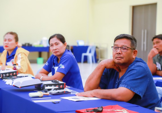 ภาพกิจกรรม  คณะวิทยาศาสตร์และเทคโนโลยี จัดกิจกรรมการอบรมเชิงปฏิบัติการ เรื่อง การเป็นช่างตัดผมอย่างมืออาชีพ ตามโครงการพัฒนาคุณภาพชีวิตและยกระดับเศรษฐกิจฐานราก