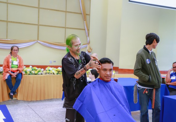 ภาพกิจกรรม  คณะวิทยาศาสตร์และเทคโนโลยี จัดกิจกรรมการอบรมเชิงปฏิบัติการ เรื่อง การเป็นช่างตัดผมอย่างมืออาชีพ ตามโครงการพัฒนาคุณภาพชีวิตและยกระดับเศรษฐกิจฐานราก