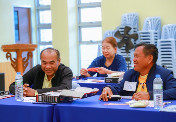 ภาพกิจกรรม  คณะวิทยาศาสตร์และเทคโนโลยี จัดกิจกรรมการอบรมเชิงปฏิบัติการ เรื่อง การเป็นช่างตัดผมอย่างมืออาชีพ ตามโครงการพัฒนาคุณภาพชีวิตและยกระดับเศรษฐกิจฐานราก