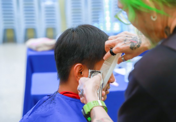 ภาพกิจกรรม  คณะวิทยาศาสตร์และเทคโนโลยี จัดกิจกรรมการอบรมเชิงปฏิบัติการ เรื่อง การเป็นช่างตัดผมอย่างมืออาชีพ ตามโครงการพัฒนาคุณภาพชีวิตและยกระดับเศรษฐกิจฐานราก