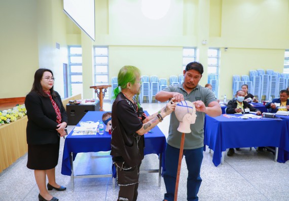 ภาพกิจกรรม  คณะวิทยาศาสตร์และเทคโนโลยี จัดกิจกรรมการอบรมเชิงปฏิบัติการ เรื่อง การเป็นช่างตัดผมอย่างมืออาชีพ ตามโครงการพัฒนาคุณภาพชีวิตและยกระดับเศรษฐกิจฐานราก