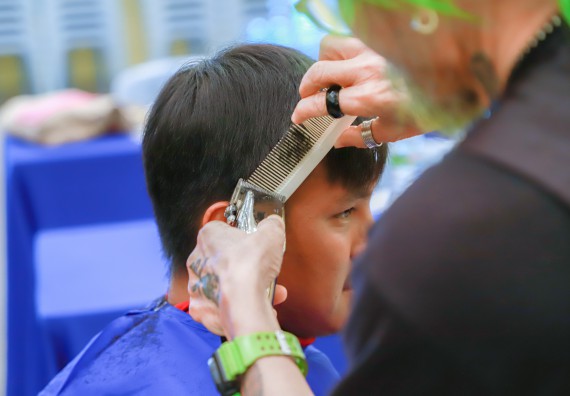 ภาพกิจกรรม  คณะวิทยาศาสตร์และเทคโนโลยี จัดกิจกรรมการอบรมเชิงปฏิบัติการ เรื่อง การเป็นช่างตัดผมอย่างมืออาชีพ ตามโครงการพัฒนาคุณภาพชีวิตและยกระดับเศรษฐกิจฐานราก