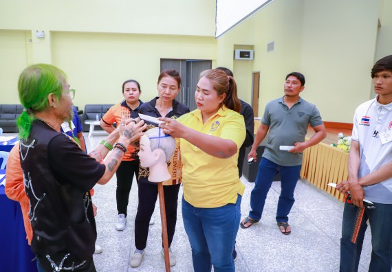 ภาพกิจกรรม  คณะวิทยาศาสตร์และเทคโนโลยี จัดกิจกรรมการอบรมเชิงปฏิบัติการ เรื่อง การเป็นช่างตัดผมอย่างมืออาชีพ ตามโครงการพัฒนาคุณภาพชีวิตและยกระดับเศรษฐกิจฐานราก