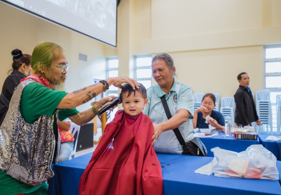 ภาพกิจกรรม  คณะวิทยาศาสตร์และเทคโนโลยี จัดกิจกรรมการอบรมเชิงปฏิบัติการ เรื่อง การเป็นช่างตัดผมอย่างมืออาชีพ ตามโครงการพัฒนาคุณภาพชีวิตและยกระดับเศรษฐกิจฐานราก