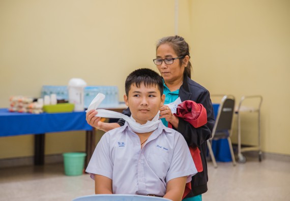 ภาพกิจกรรม  คณะวิทยาศาสตร์และเทคโนโลยี จัดกิจกรรมการอบรมเชิงปฏิบัติการ เรื่อง การเป็นช่างตัดผมอย่างมืออาชีพ ตามโครงการพัฒนาคุณภาพชีวิตและยกระดับเศรษฐกิจฐานราก