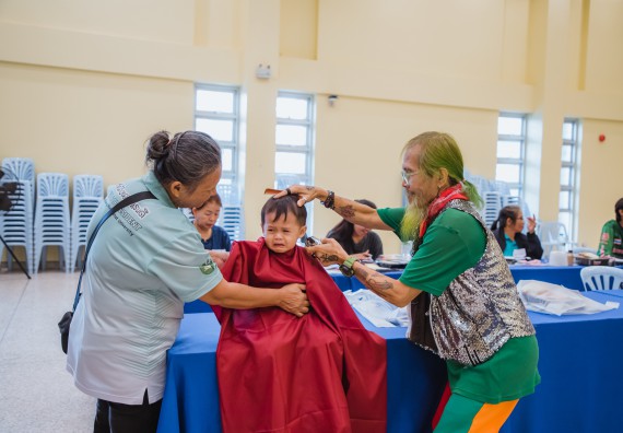 ภาพกิจกรรม  คณะวิทยาศาสตร์และเทคโนโลยี จัดกิจกรรมการอบรมเชิงปฏิบัติการ เรื่อง การเป็นช่างตัดผมอย่างมืออาชีพ ตามโครงการพัฒนาคุณภาพชีวิตและยกระดับเศรษฐกิจฐานราก