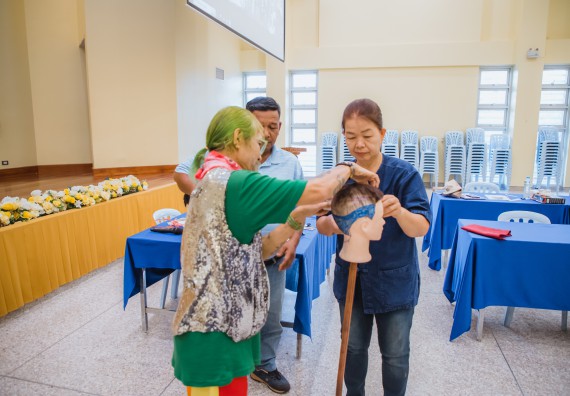 ภาพกิจกรรม  คณะวิทยาศาสตร์และเทคโนโลยี จัดกิจกรรมการอบรมเชิงปฏิบัติการ เรื่อง การเป็นช่างตัดผมอย่างมืออาชีพ ตามโครงการพัฒนาคุณภาพชีวิตและยกระดับเศรษฐกิจฐานราก