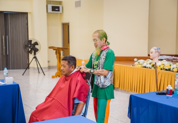 ภาพกิจกรรม  คณะวิทยาศาสตร์และเทคโนโลยี จัดกิจกรรมการอบรมเชิงปฏิบัติการ เรื่อง การเป็นช่างตัดผมอย่างมืออาชีพ ตามโครงการพัฒนาคุณภาพชีวิตและยกระดับเศรษฐกิจฐานราก