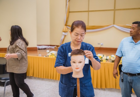 ภาพกิจกรรม  คณะวิทยาศาสตร์และเทคโนโลยี จัดกิจกรรมการอบรมเชิงปฏิบัติการ เรื่อง การเป็นช่างตัดผมอย่างมืออาชีพ ตามโครงการพัฒนาคุณภาพชีวิตและยกระดับเศรษฐกิจฐานราก