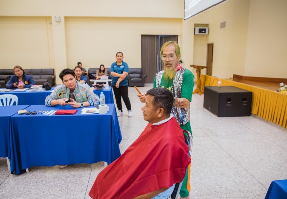 ภาพกิจกรรม  คณะวิทยาศาสตร์และเทคโนโลยี จัดกิจกรรมการอบรมเชิงปฏิบัติการ เรื่อง การเป็นช่างตัดผมอย่างมืออาชีพ ตามโครงการพัฒนาคุณภาพชีวิตและยกระดับเศรษฐกิจฐานราก