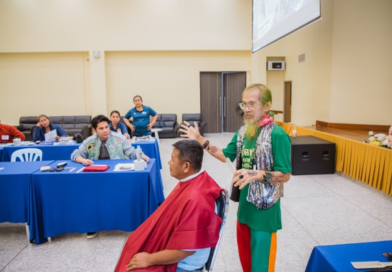 ภาพกิจกรรม  คณะวิทยาศาสตร์และเทคโนโลยี จัดกิจกรรมการอบรมเชิงปฏิบัติการ เรื่อง การเป็นช่างตัดผมอย่างมืออาชีพ ตามโครงการพัฒนาคุณภาพชีวิตและยกระดับเศรษฐกิจฐานราก