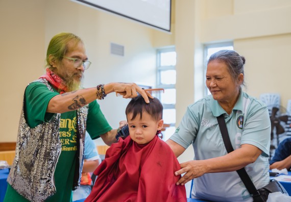 ภาพกิจกรรม  คณะวิทยาศาสตร์และเทคโนโลยี จัดกิจกรรมการอบรมเชิงปฏิบัติการ เรื่อง การเป็นช่างตัดผมอย่างมืออาชีพ ตามโครงการพัฒนาคุณภาพชีวิตและยกระดับเศรษฐกิจฐานราก