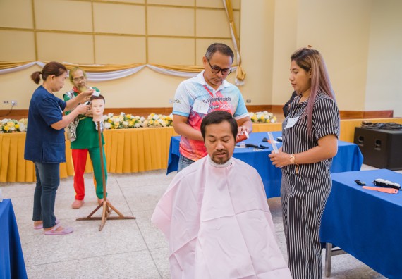 ภาพกิจกรรม  คณะวิทยาศาสตร์และเทคโนโลยี จัดกิจกรรมการอบรมเชิงปฏิบัติการ เรื่อง การเป็นช่างตัดผมอย่างมืออาชีพ ตามโครงการพัฒนาคุณภาพชีวิตและยกระดับเศรษฐกิจฐานราก