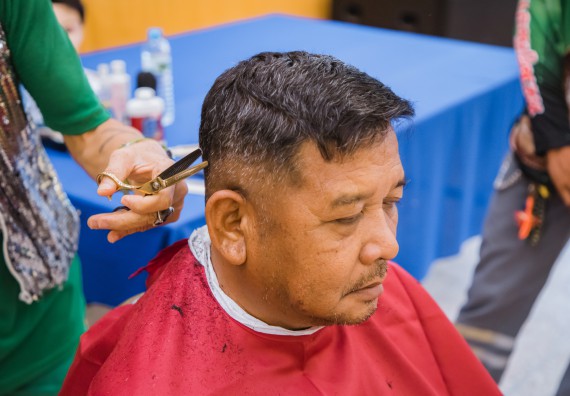 ภาพกิจกรรม  คณะวิทยาศาสตร์และเทคโนโลยี จัดกิจกรรมการอบรมเชิงปฏิบัติการ เรื่อง การเป็นช่างตัดผมอย่างมืออาชีพ ตามโครงการพัฒนาคุณภาพชีวิตและยกระดับเศรษฐกิจฐานราก