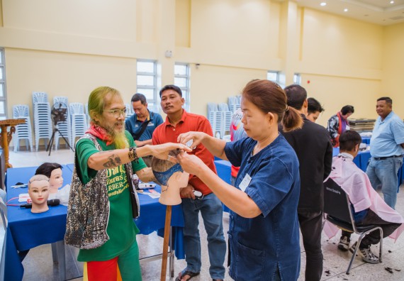 ภาพกิจกรรม  คณะวิทยาศาสตร์และเทคโนโลยี จัดกิจกรรมการอบรมเชิงปฏิบัติการ เรื่อง การเป็นช่างตัดผมอย่างมืออาชีพ ตามโครงการพัฒนาคุณภาพชีวิตและยกระดับเศรษฐกิจฐานราก