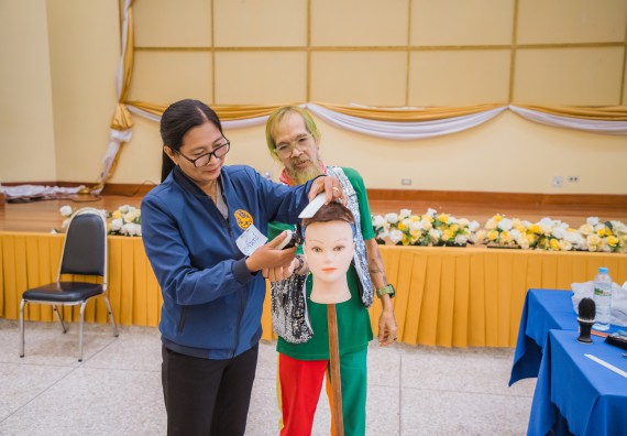 ภาพกิจกรรม  คณะวิทยาศาสตร์และเทคโนโลยี จัดกิจกรรมการอบรมเชิงปฏิบัติการ เรื่อง การเป็นช่างตัดผมอย่างมืออาชีพ ตามโครงการพัฒนาคุณภาพชีวิตและยกระดับเศรษฐกิจฐานราก