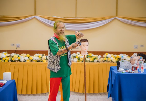 ภาพกิจกรรม  คณะวิทยาศาสตร์และเทคโนโลยี จัดกิจกรรมการอบรมเชิงปฏิบัติการ เรื่อง การเป็นช่างตัดผมอย่างมืออาชีพ ตามโครงการพัฒนาคุณภาพชีวิตและยกระดับเศรษฐกิจฐานราก