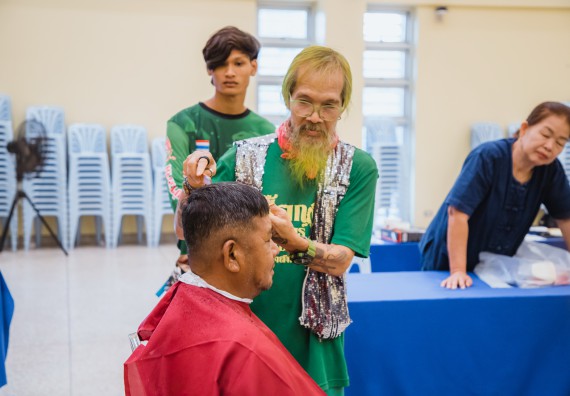 ภาพกิจกรรม  คณะวิทยาศาสตร์และเทคโนโลยี จัดกิจกรรมการอบรมเชิงปฏิบัติการ เรื่อง การเป็นช่างตัดผมอย่างมืออาชีพ ตามโครงการพัฒนาคุณภาพชีวิตและยกระดับเศรษฐกิจฐานราก