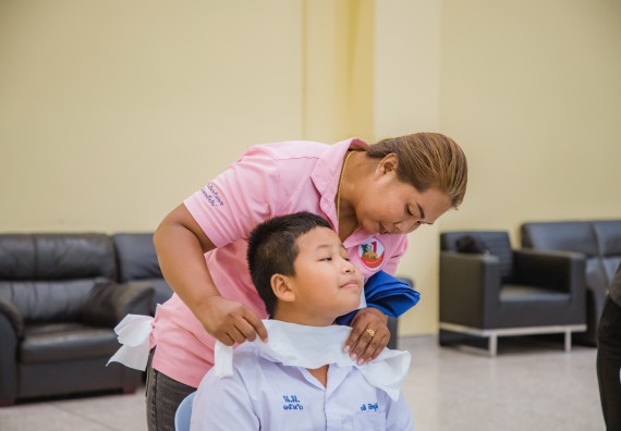 ภาพกิจกรรม  คณะวิทยาศาสตร์และเทคโนโลยี จัดกิจกรรมการอบรมเชิงปฏิบัติการ เรื่อง การเป็นช่างตัดผมอย่างมืออาชีพ ตามโครงการพัฒนาคุณภาพชีวิตและยกระดับเศรษฐกิจฐานราก