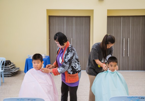 ภาพกิจกรรม  คณะวิทยาศาสตร์และเทคโนโลยี จัดกิจกรรมการอบรมเชิงปฏิบัติการ เรื่อง การเป็นช่างตัดผมอย่างมืออาชีพ ตามโครงการพัฒนาคุณภาพชีวิตและยกระดับเศรษฐกิจฐานราก