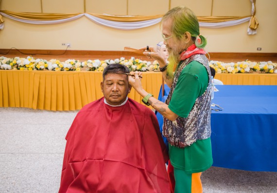 ภาพกิจกรรม  คณะวิทยาศาสตร์และเทคโนโลยี จัดกิจกรรมการอบรมเชิงปฏิบัติการ เรื่อง การเป็นช่างตัดผมอย่างมืออาชีพ ตามโครงการพัฒนาคุณภาพชีวิตและยกระดับเศรษฐกิจฐานราก