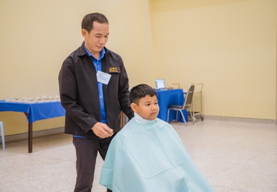 ภาพกิจกรรม  คณะวิทยาศาสตร์และเทคโนโลยี จัดกิจกรรมการอบรมเชิงปฏิบัติการ เรื่อง การเป็นช่างตัดผมอย่างมืออาชีพ ตามโครงการพัฒนาคุณภาพชีวิตและยกระดับเศรษฐกิจฐานราก