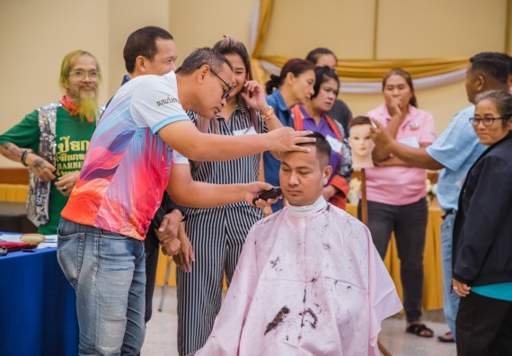 ภาพกิจกรรม  คณะวิทยาศาสตร์และเทคโนโลยี จัดกิจกรรมการอบรมเชิงปฏิบัติการ เรื่อง การเป็นช่างตัดผมอย่างมืออาชีพ ตามโครงการพัฒนาคุณภาพชีวิตและยกระดับเศรษฐกิจฐานราก