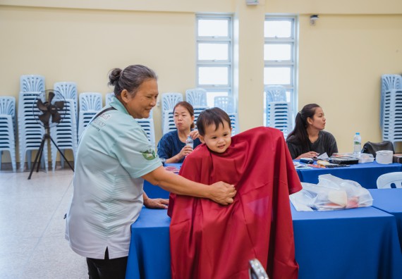 ภาพกิจกรรม  คณะวิทยาศาสตร์และเทคโนโลยี จัดกิจกรรมการอบรมเชิงปฏิบัติการ เรื่อง การเป็นช่างตัดผมอย่างมืออาชีพ ตามโครงการพัฒนาคุณภาพชีวิตและยกระดับเศรษฐกิจฐานราก