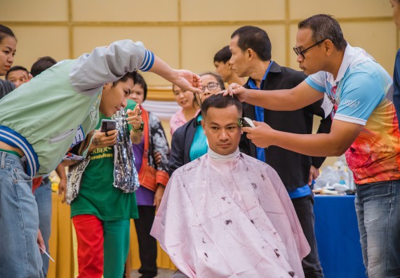 ภาพกิจกรรม  คณะวิทยาศาสตร์และเทคโนโลยี จัดกิจกรรมการอบรมเชิงปฏิบัติการ เรื่อง การเป็นช่างตัดผมอย่างมืออาชีพ ตามโครงการพัฒนาคุณภาพชีวิตและยกระดับเศรษฐกิจฐานราก